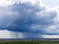 Über dem Meer nahe Freysnes entläd sich eine gewaltige Regenfront - Skaftafell NP